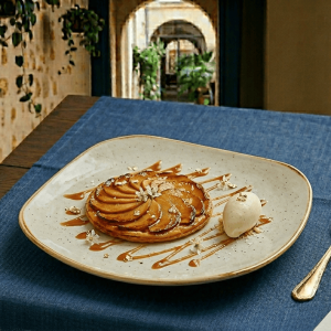 Tarte aux Pommes Restaurant La Cour